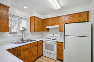 1845 N Keene Way Dr in Medford, OR - Building Photo - Building Photo
