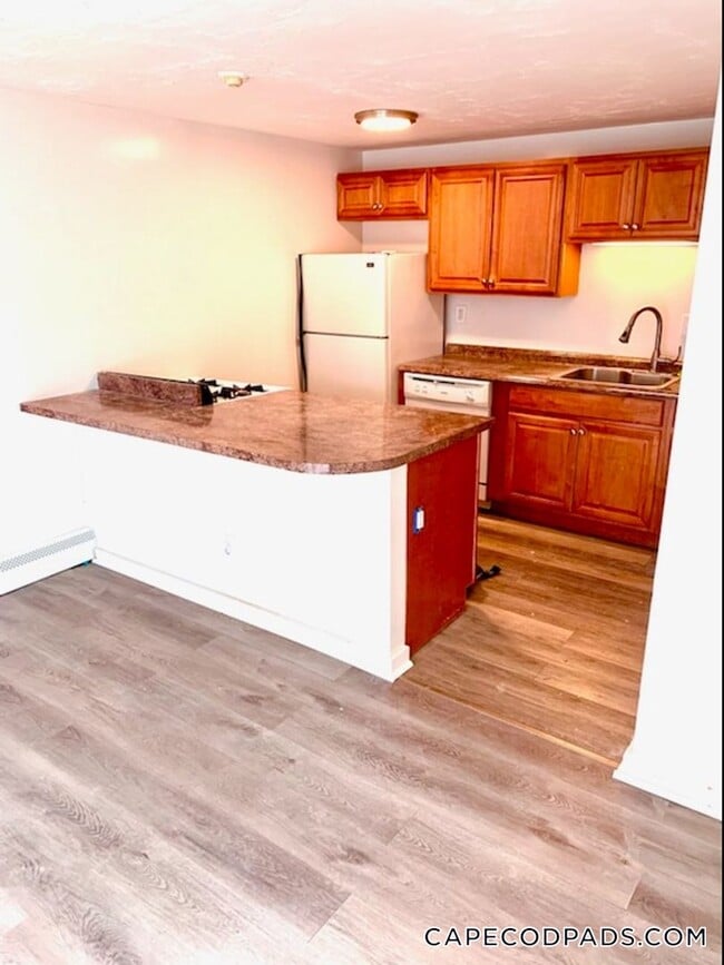 6 W Central Ave