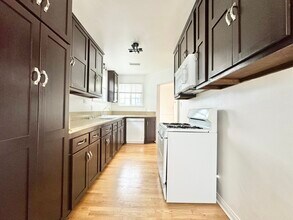 1450 S Wooster St in Los Angeles, CA - Building Photo - Building Photo