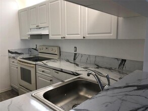 1027 Twin Lakes Dr in Coral Springs, FL - Building Photo - Building Photo