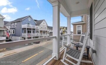 7 Center St in Sea Bright, NJ - Foto de edificio - Building Photo