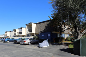 Beadnell Apartments in San Diego, CA - Building Photo - Building Photo