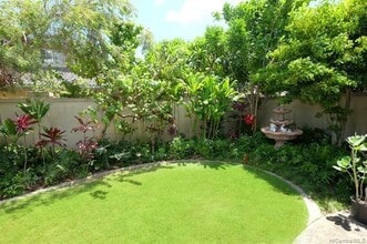 327 Ainahou St in Honolulu, HI - Building Photo - Building Photo