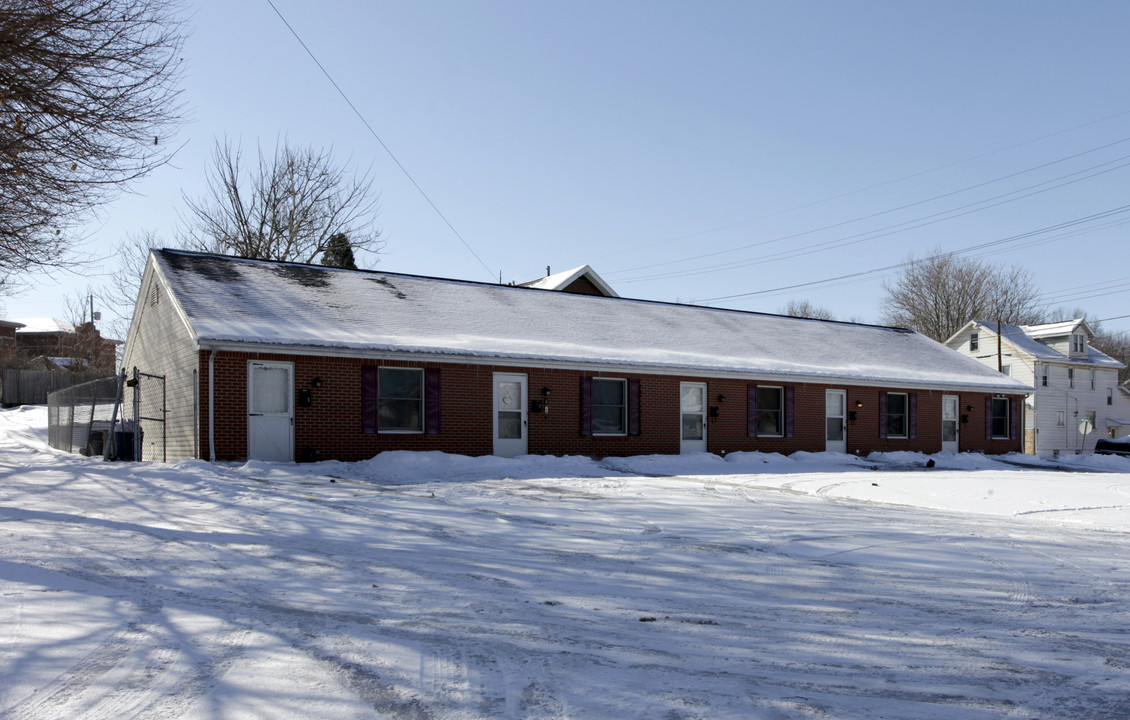 524 Belden Ave NE in Canton, OH - Foto de edificio