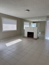 3619 Villa Knolls E Dr in Las Vegas, NV - Building Photo - Building Photo