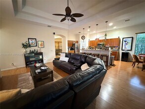 1923 Harbor View Cir in Weston, FL - Building Photo - Building Photo