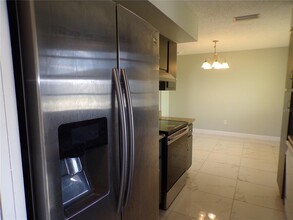 132 Leland St SW in Port Charlotte, FL - Foto de edificio - Building Photo