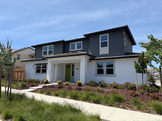 2535 Lake Club Dr in Fairfield, CA - Building Photo - Building Photo