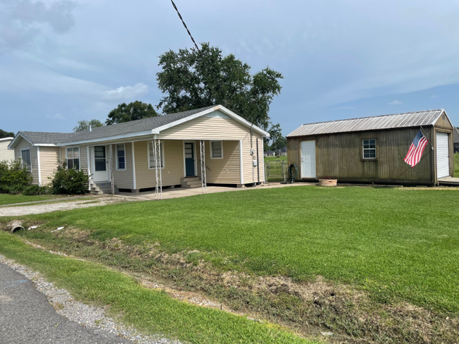 129 Bertie St in Napoleonville, LA - Building Photo - Building Photo