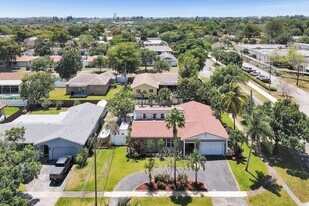 5380 SW 8th Ct in Plantation, FL - Building Photo