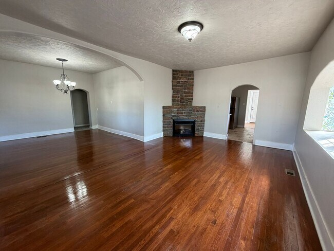 1615 Lenmar Dr in Colorado Springs, CO - Building Photo - Building Photo
