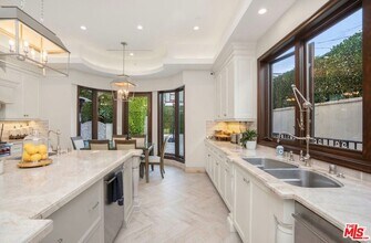 331 Canon Dr in Beverly Hills, CA - Foto de edificio - Building Photo