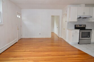 365 Charles St, Unit #1 in Malden, MA - Building Photo - Building Photo