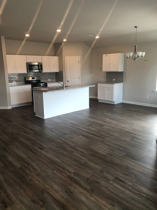 37085 Rustic Ln in Denham Springs, LA - Building Photo - Building Photo