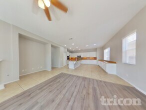 34629 Foxberry Rd, Unit 106-2000 in Winchester, CA - Foto de edificio - Building Photo
