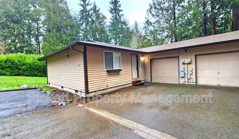 6449 Lewis NE Dr in Bremerton, WA - Building Photo