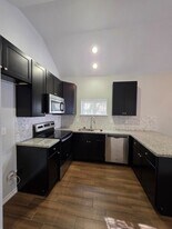 16338 Eastchase St in Montgomery, TX - Building Photo