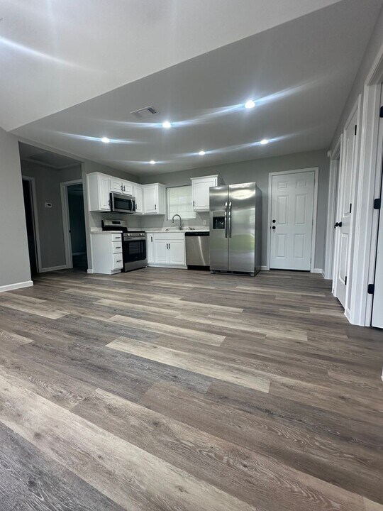 1075 Hughes St in Soperton, GA - Building Photo