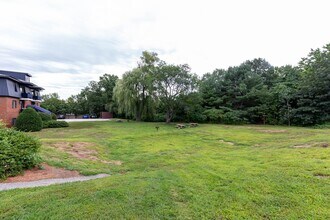 64 Dunbarton Rd in Manchester, NH - Building Photo - Building Photo