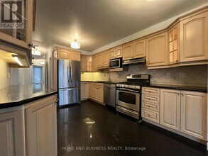 7132 Harding Crescent in Mississauga, ON - Building Photo - Building Photo