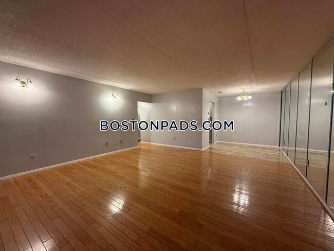50 Broadlawn Park, Unit 410 in Boston College, MA - Foto de edificio - Building Photo