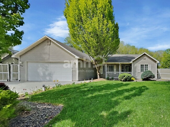 property at 257 S Delphinium Ave