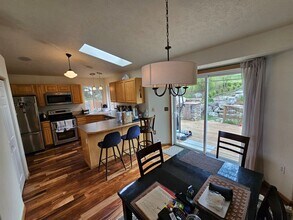 307 W Auburn Crest Ct in Spokane, WA - Foto de edificio - Building Photo
