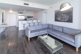 601 NE 36th St, Unit # 1002 in Miami, FL - Foto de edificio - Building Photo
