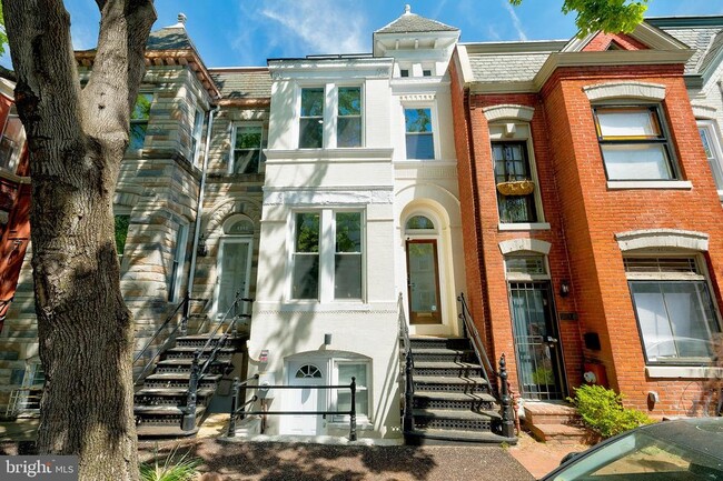 1214 Linden Pl NE in Washington, DC - Building Photo - Building Photo