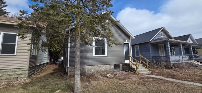 1610 15th Ave in Menominee, MI - Building Photo - Building Photo