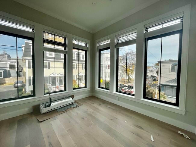 155 Everett St, Unit 302