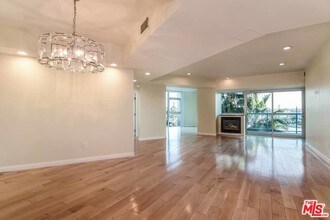 13600 Marina Pointe Dr-Unit -406 in Marina Del Rey, CA - Building Photo - Building Photo