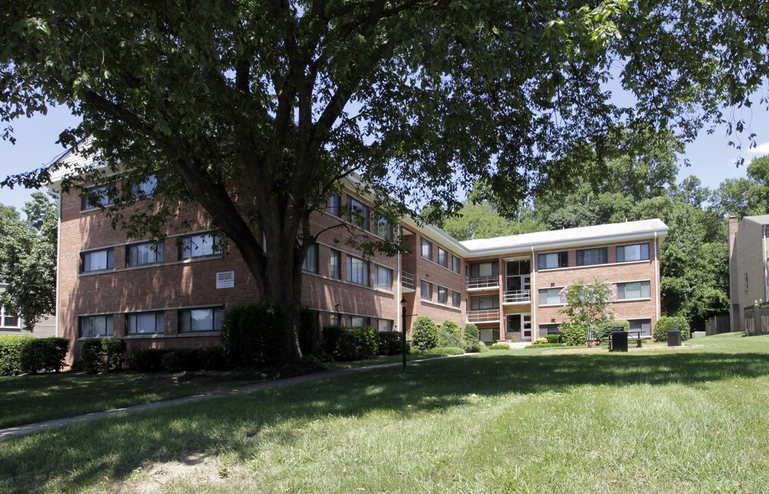 Washington Blvd Apartments in Arlington, VA - Foto de edificio