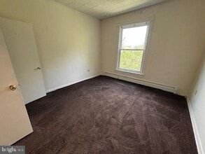 15 N Royal St in East York, PA - Building Photo - Building Photo