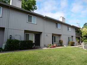 Orangevale Plaza Townhomes in Orangevale, CA - Building Photo - Building Photo