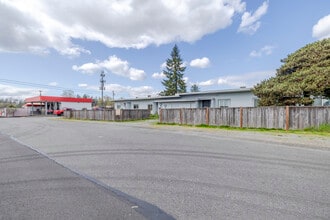 5819 77th St W in Lakewood, WA - Building Photo - Building Photo