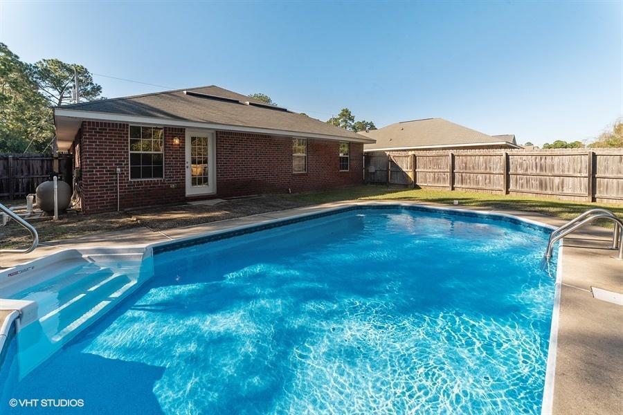 2104 Presidio St in Navarre, FL - Building Photo