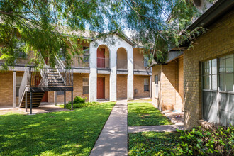 Peppertree in McAllen, TX - Foto de edificio - Building Photo