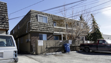 4117 Bow Trl SW in Calgary, AB - Building Photo - Building Photo