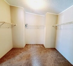 9366 Starboard Dr in Ira, MI - Foto de edificio - Building Photo