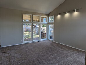 5817 Cobalt Loop SE in Salem, OR - Building Photo - Building Photo