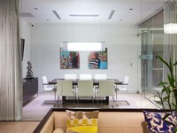 Enjoy the private art collection throughout the community - 1600 Glenarm Apartamentos in Denver, Colorado