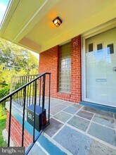 5612 Massachusetts Ave in Bethesda, MD - Building Photo - Building Photo