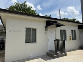 111 SW 11th St in Miami, FL - Building Photo