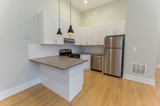 2057 W Dickens Ave, Unit 1N in Chicago, IL - Building Photo - Building Photo