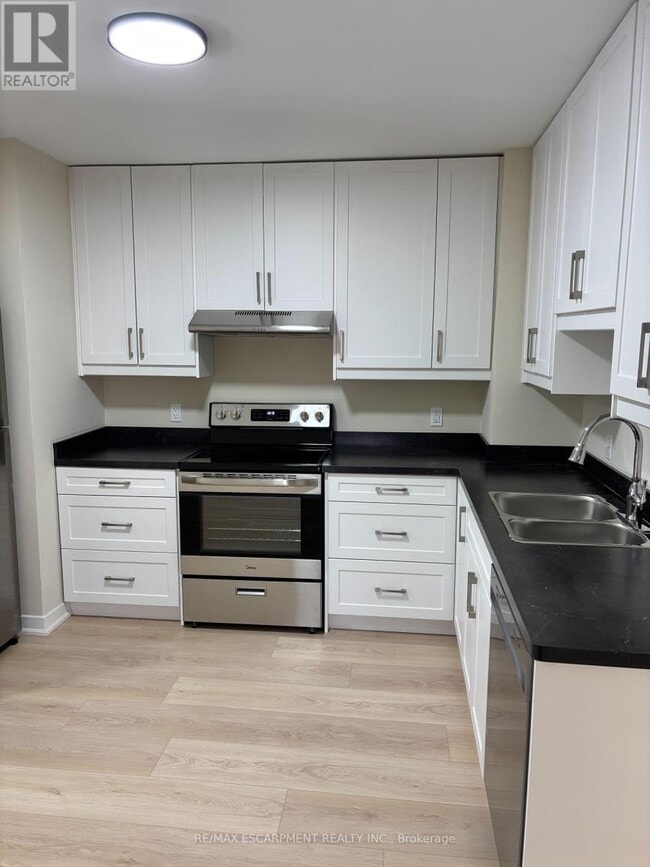 98 Brady St in Port Colborne, ON - Building Photo - Building Photo