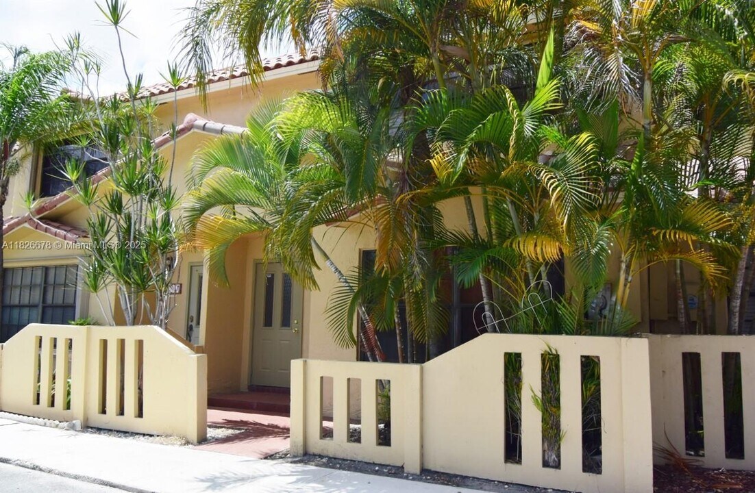 9481 NW 39th Pl in Sunrise, FL - Building Photo