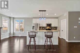985 Bunchberry Way in Ottawa, ON - Building Photo - Building Photo