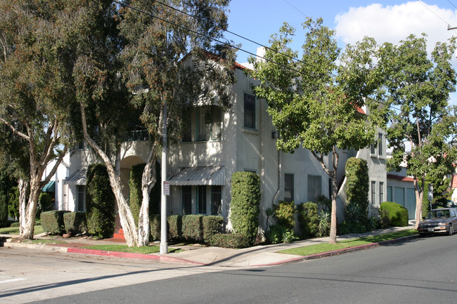 4337 E 11th St in Long Beach, CA - Foto de edificio - Building Photo