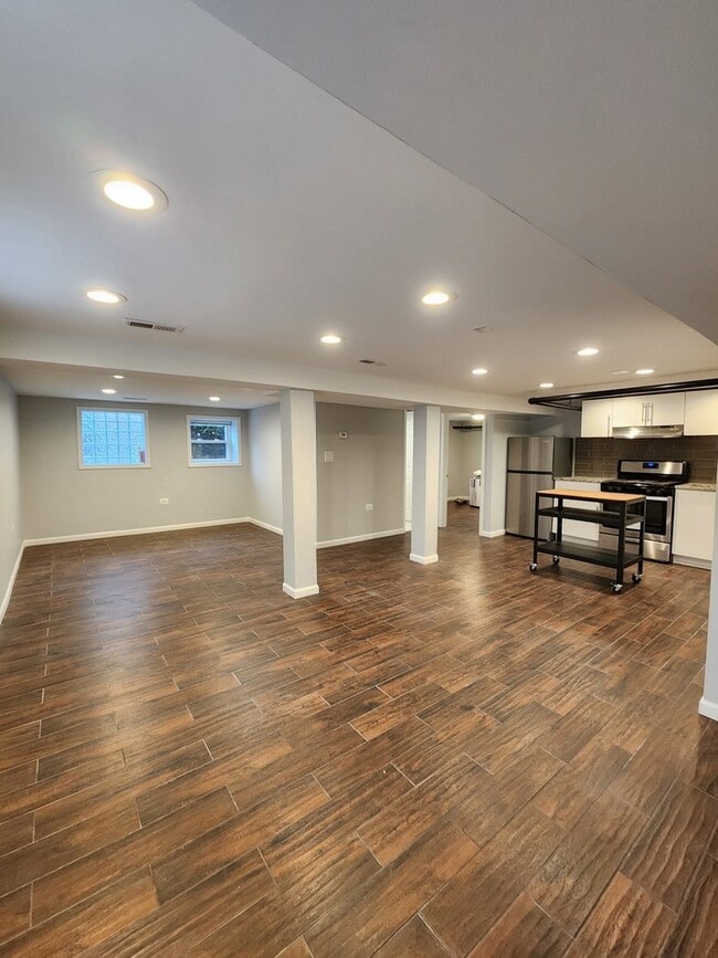 3055 N Lockwood Ave in Chicago, IL - Building Photo - Building Photo